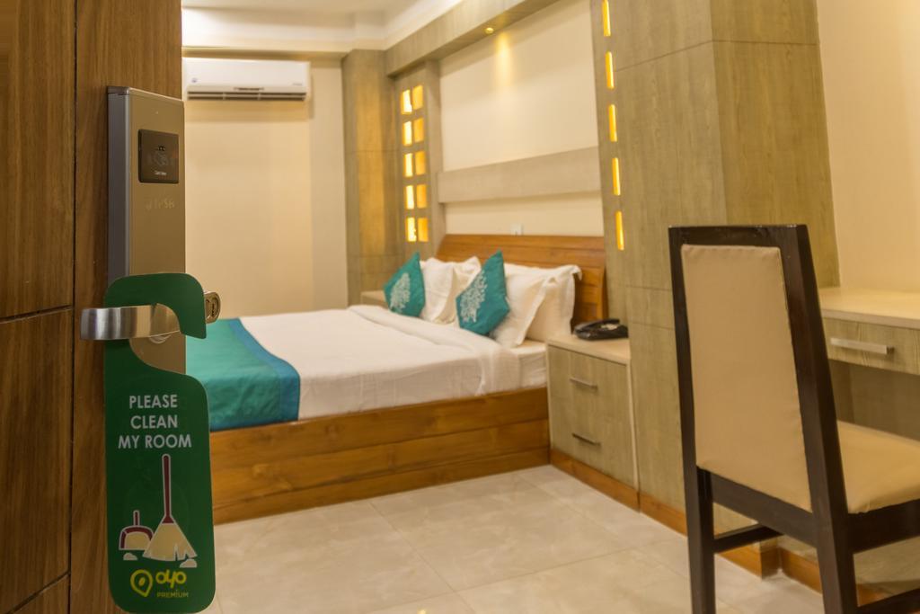 Hotel D' Sapphire Гувахати Экстерьер фото