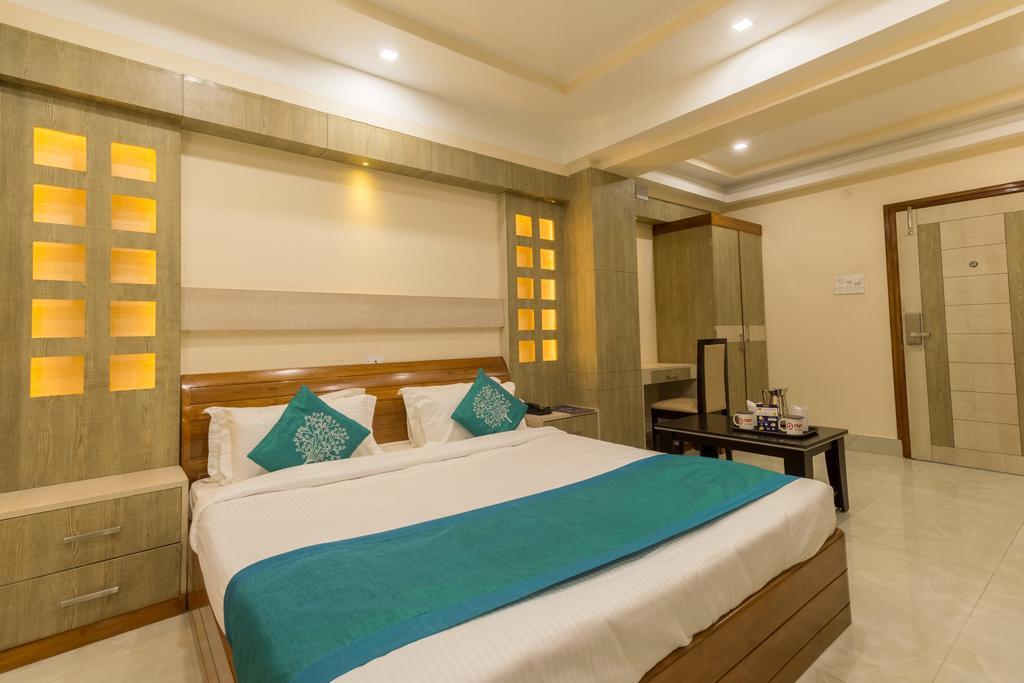 Hotel D' Sapphire Гувахати Экстерьер фото